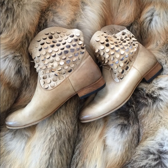📌📌📌SOLD📌📌📌 ITALIAN SLOUCHED BOOTIES - Picture 1 of 7